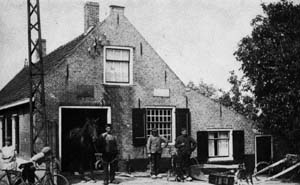 Smederij Vos in 1930. Later afgebroken i.v.m. verkeer