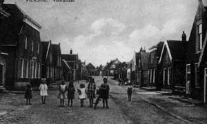 De Voorstraat in de jaren 20