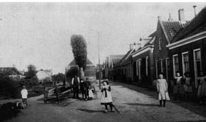 Ook de Dorpsstraat maar nu in 1910